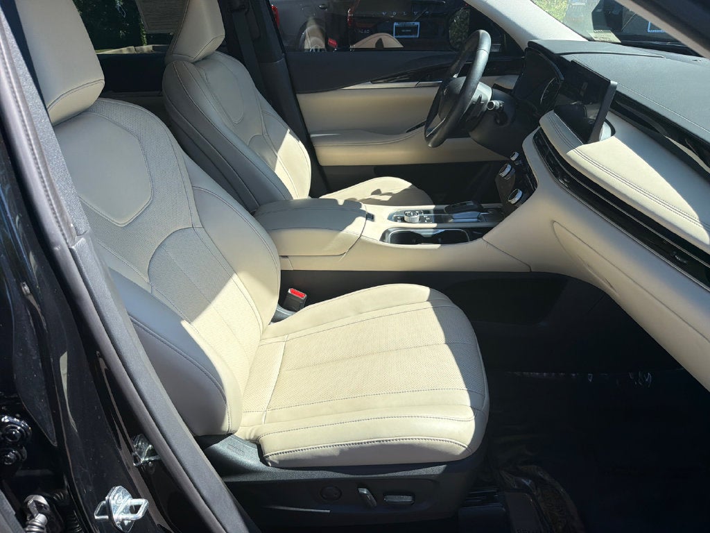 2023 INFINITI QX60 PURE SE 18 BS