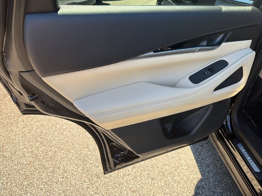 2023 INFINITI QX60 PURE SE 18 BS