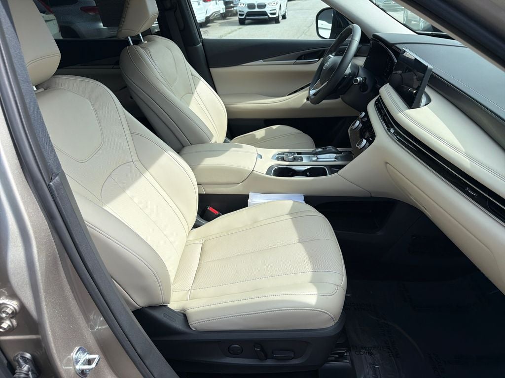 2023 INFINITI QX60 LUXE