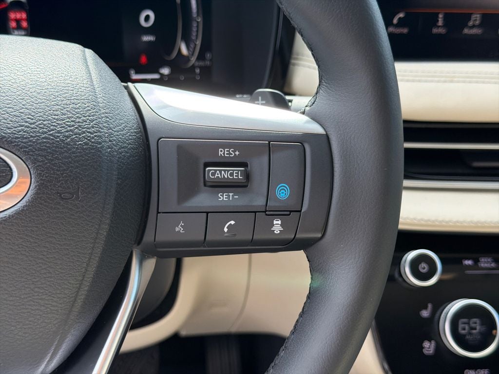 2023 INFINITI QX60 LUXE