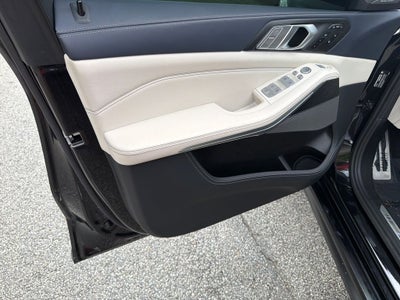 2022 BMW X7 M50i