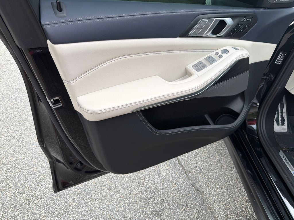 2022 BMW X7 M50i