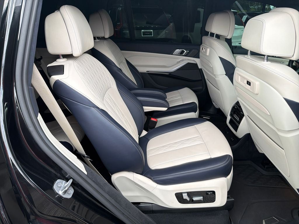2022 BMW X7 M50i