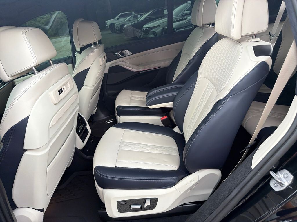 2022 BMW X7 M50i