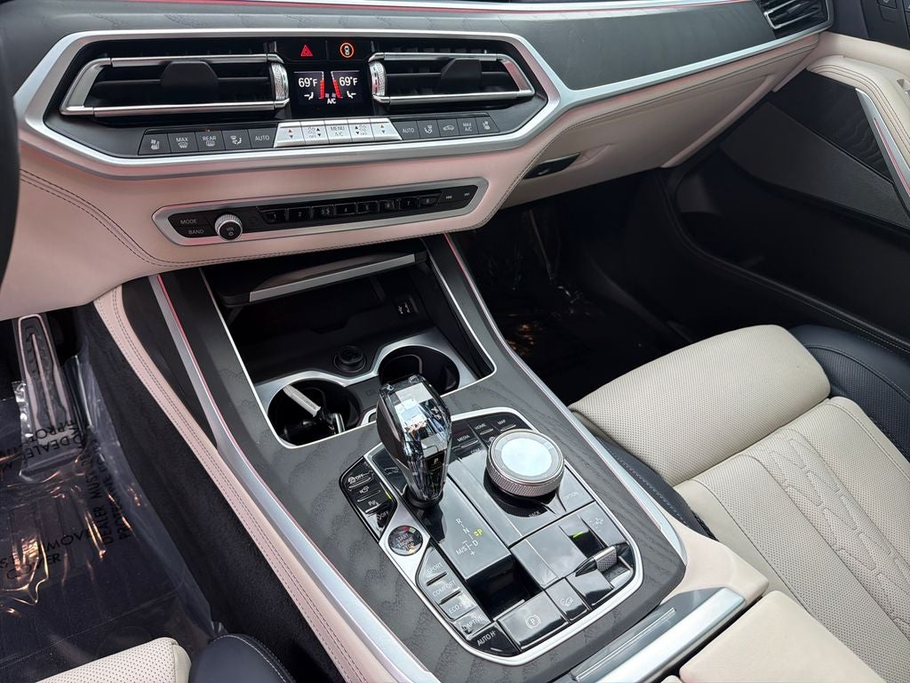 2022 BMW X7 M50i