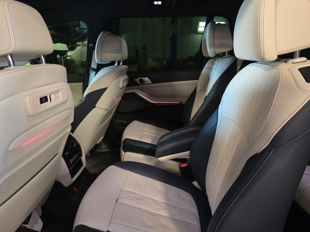2022 BMW X7 M50i