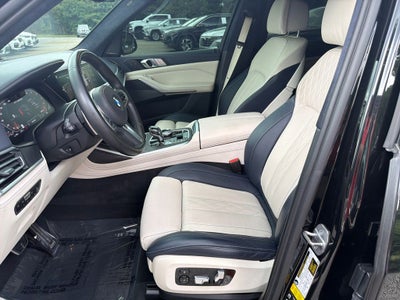 2022 BMW X7 M50i