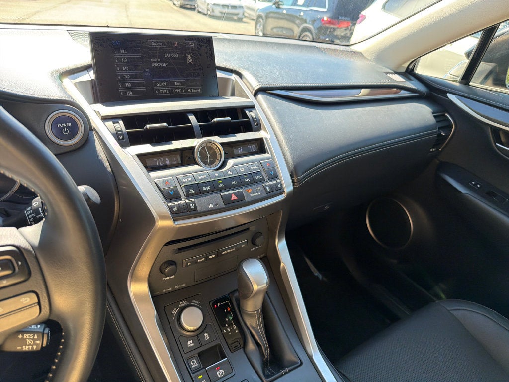 2015 Lexus NX 300h SE * 18 LUX NAV VS