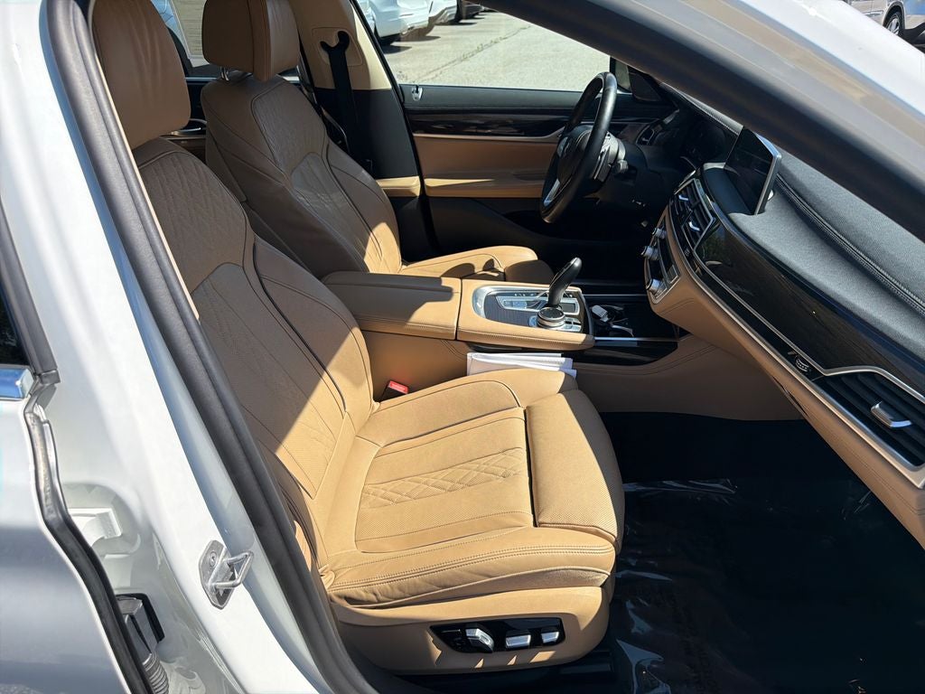 2022 BMW 7 Series 740i
