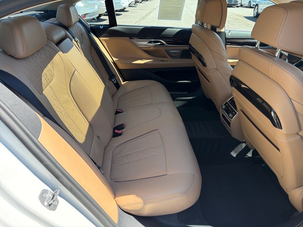 2022 BMW 7 Series 740i