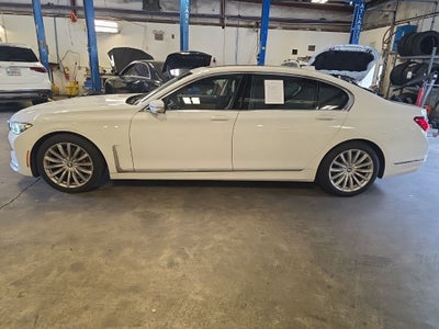 2022 BMW 7 Series 740i