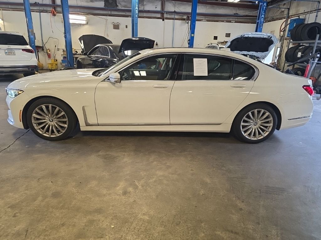 2022 BMW 7 Series 740i