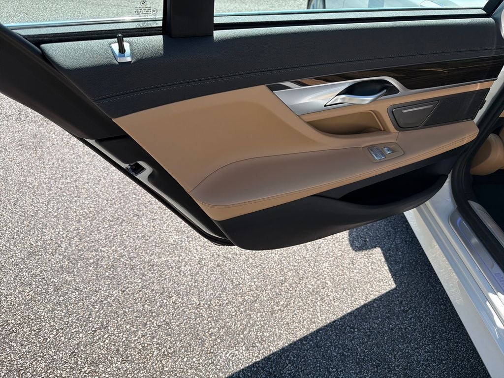 2022 BMW 7 Series 740i