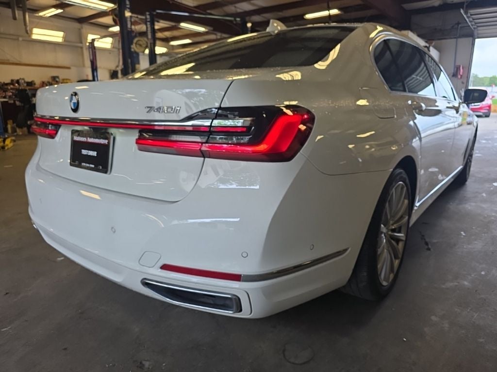 2022 BMW 7 Series 740i