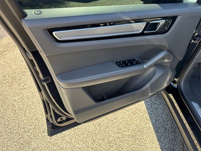 2022 Porsche Cayenne Platinum Edition