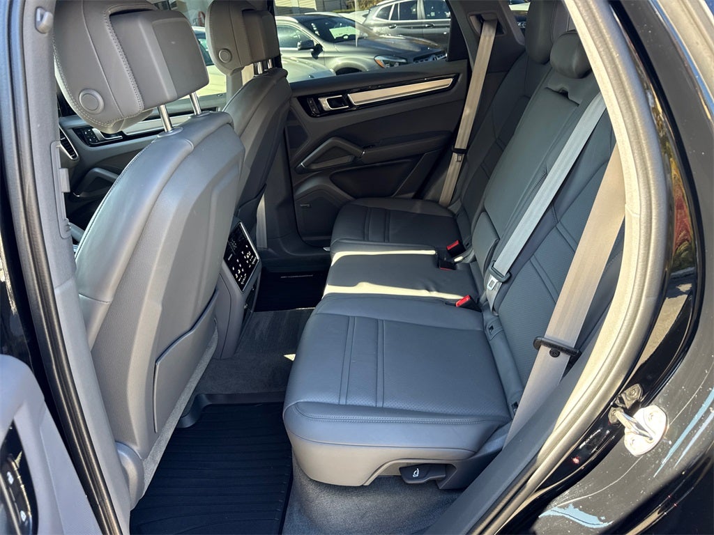 2022 Porsche Cayenne Platinum Edition