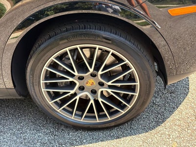 2022 Porsche Cayenne Platinum Edition