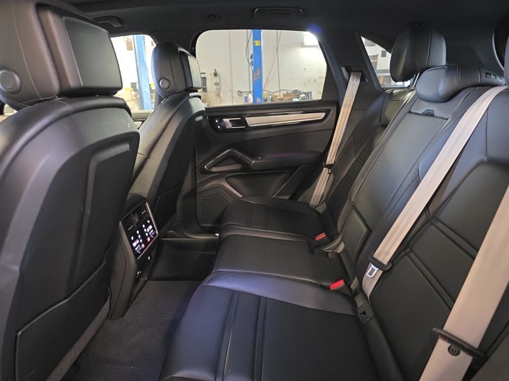 2022 Porsche Cayenne Platinum Edition