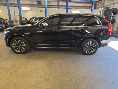 2022 Volvo XC90 Momentum