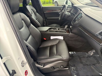2019 Volvo XC90 Momentum