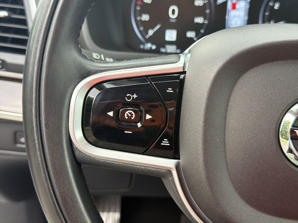 2019 Volvo XC90 Momentum
