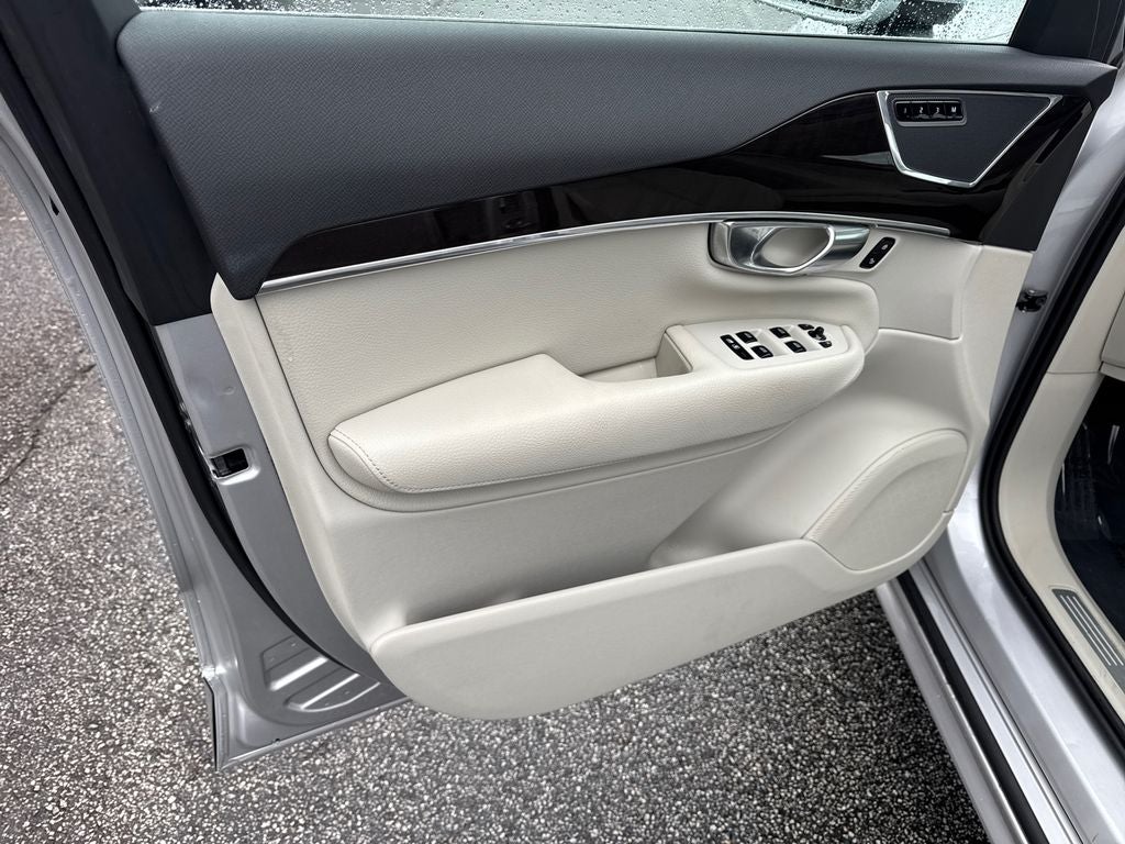 2019 Volvo XC90 Momentum