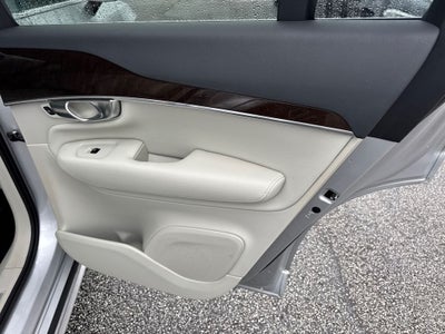 2019 Volvo XC90 Momentum