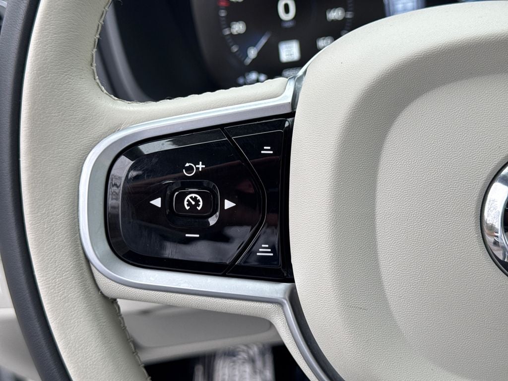 2019 Volvo XC90 Momentum