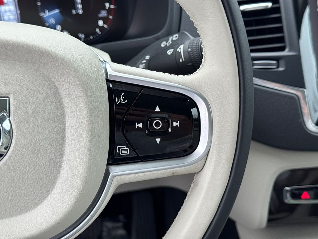 2019 Volvo XC90 Momentum