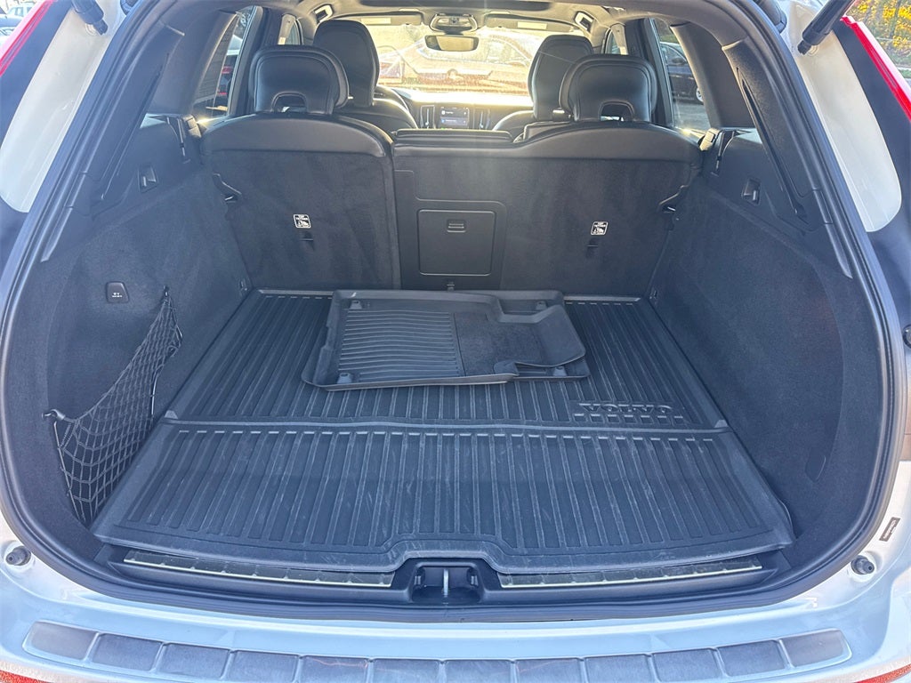 2022 Volvo XC60 Recharge Plug-In Hybrid R-Design