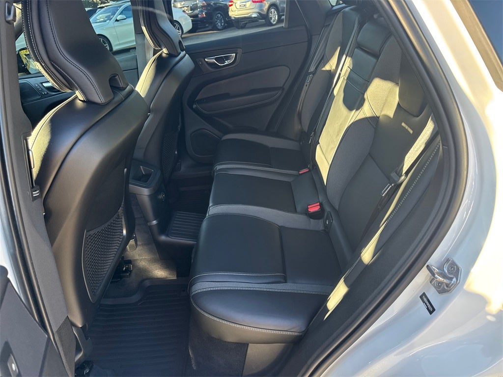 2022 Volvo XC60 Recharge Plug-In Hybrid R-Design