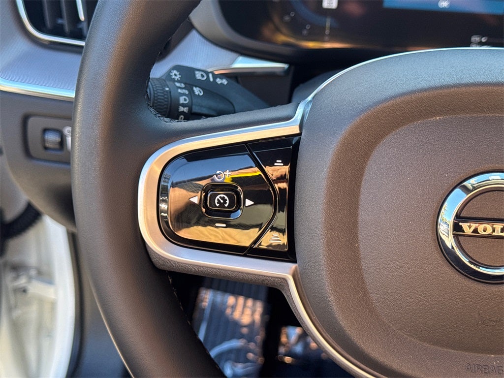 2022 Volvo XC60 Recharge Plug-In Hybrid R-Design