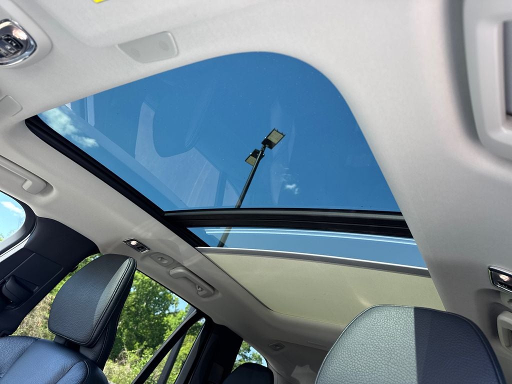 2022 Volvo XC90 Recharge Plug-In Hybrid Base